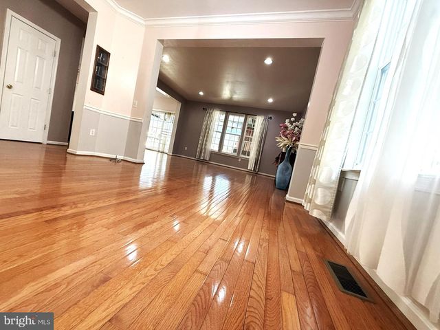 35 SPRINGDALE DR, Gloucester City, NJ 08030