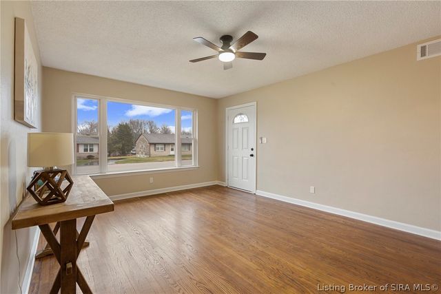 572 Eastside Avenue, Sellersburg, IN 47172