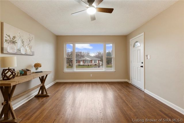 572 Eastside Avenue, Sellersburg, IN 47172