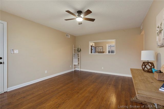 572 Eastside Avenue, Sellersburg, IN 47172