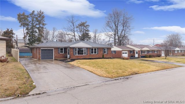 572 Eastside Avenue, Sellersburg, IN 47172