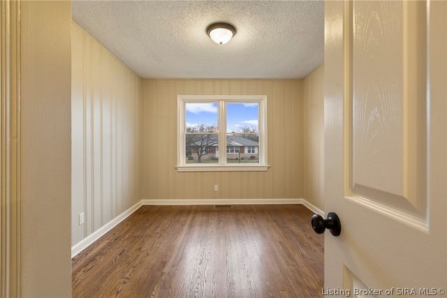 572 Eastside Avenue, Sellersburg, IN 47172