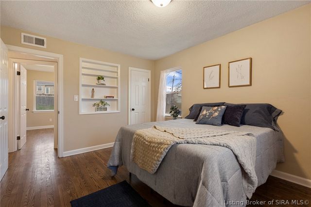 572 Eastside Avenue, Sellersburg, IN 47172