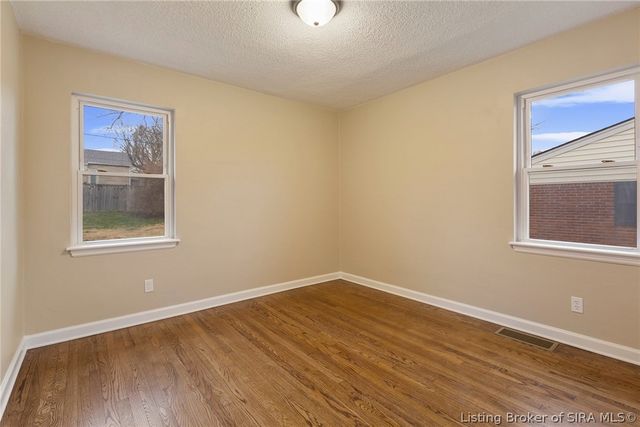 572 Eastside Avenue, Sellersburg, IN 47172