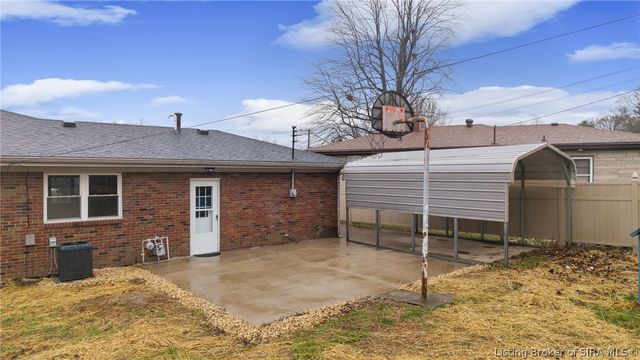 572 Eastside Avenue, Sellersburg, IN 47172