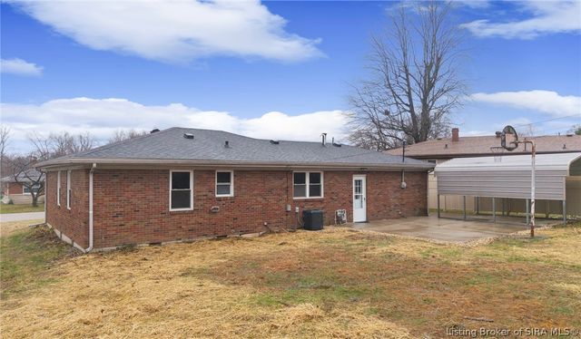 572 Eastside Avenue, Sellersburg, IN 47172