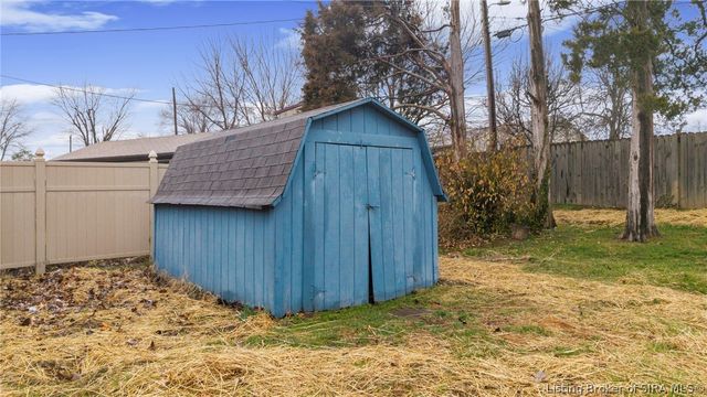 572 Eastside Avenue, Sellersburg, IN 47172