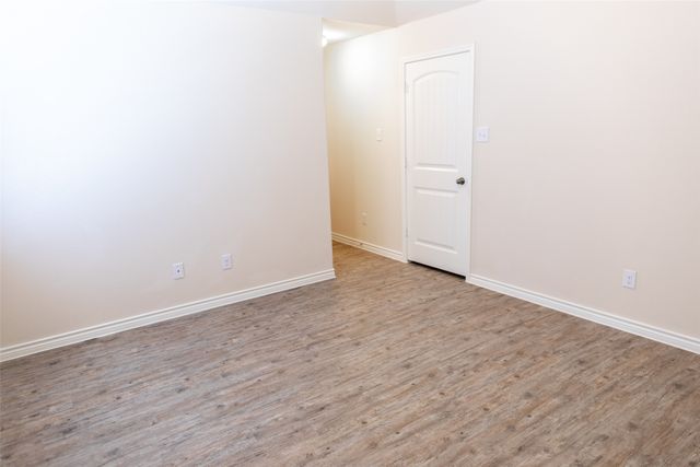 3206 Robin Road, Ennis, TX 75119