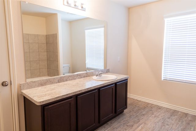 3206 Robin Road, Ennis, TX 75119