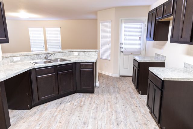 3206 Robin Road, Ennis, TX 75119