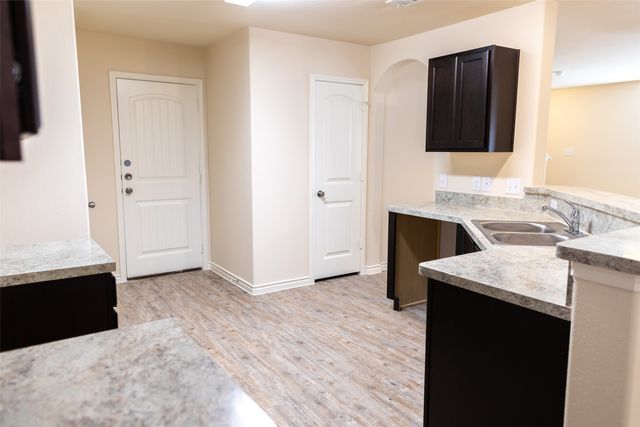 3206 Robin Road, Ennis, TX 75119