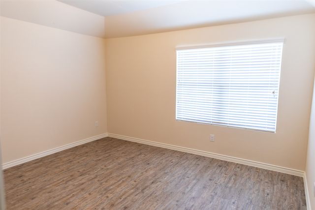 3206 Robin Road, Ennis, TX 75119