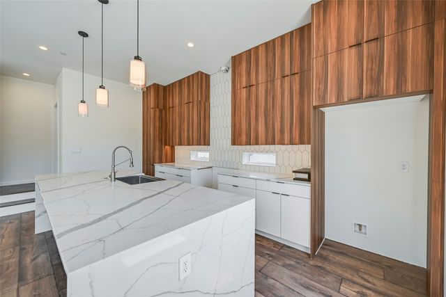 2247 Mail Avenue 103, Dallas, TX 75235