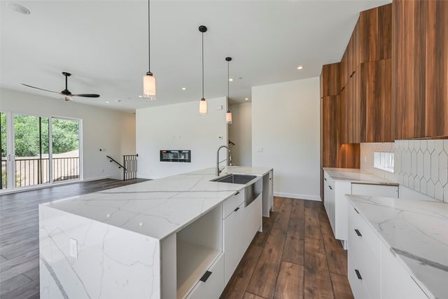 2247 Mail Avenue 103, Dallas, TX 75235