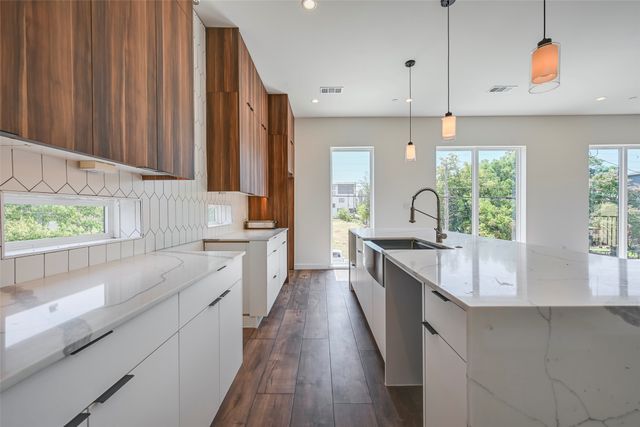 2247 Mail Avenue 103, Dallas, TX 75235