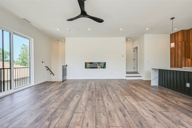 2247 Mail Avenue 103, Dallas, TX 75235