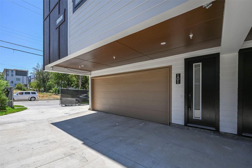 2247 Mail Avenue 103, Dallas, TX 75235