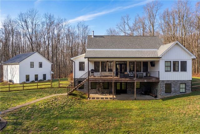103 Silver Oak Ln, Slippery Rock Twp, PA 16057