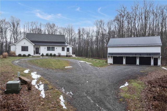 103 Silver Oak Ln, Slippery Rock Twp, PA 16057