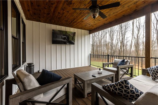 103 Silver Oak Ln, Slippery Rock Twp, PA 16057