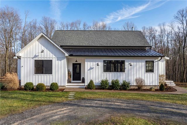 103 Silver Oak Ln, Slippery Rock Twp, PA 16057