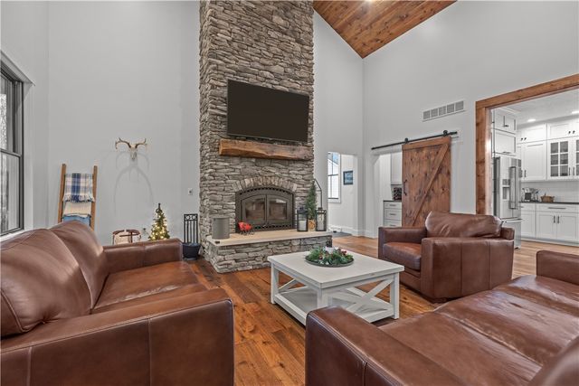 103 Silver Oak Ln, Slippery Rock Twp, PA 16057