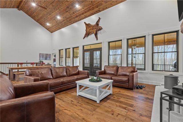 103 Silver Oak Ln, Slippery Rock Twp, PA 16057