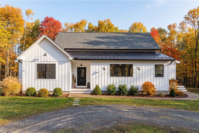 103 Silver Oak Ln, Slippery Rock Twp, PA 16057