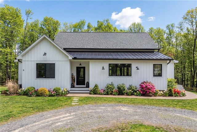 103 Silver Oak Ln, Slippery Rock Twp, PA 16057