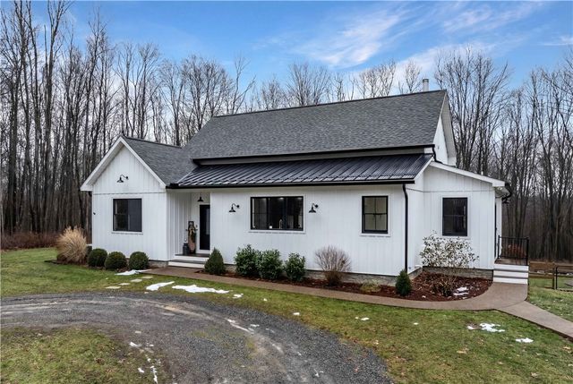 103 Silver Oak Ln, Slippery Rock Twp, PA 16057