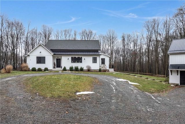 103 Silver Oak Ln, Slippery Rock Twp, PA 16057
