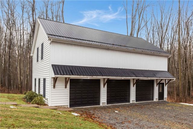 103 Silver Oak Ln, Slippery Rock Twp, PA 16057