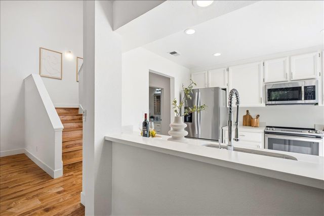 392 N Whisman Road, Mountain View, CA 94043