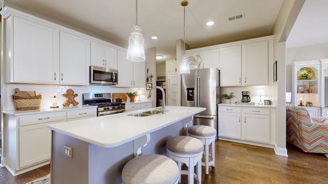 1056 Callaway Dr, Lebanon, TN 37087