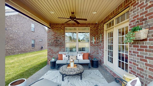 1056 Callaway Dr, Lebanon, TN 37087