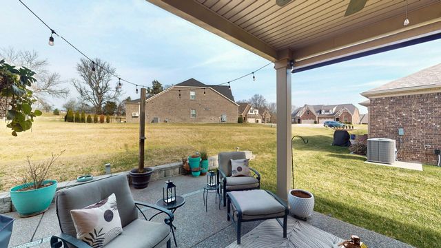 1056 Callaway Dr, Lebanon, TN 37087