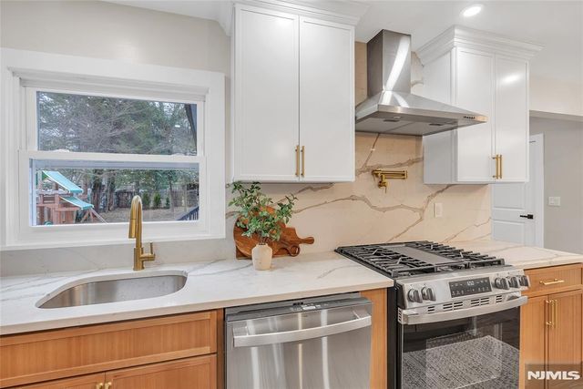 326 Saint Cloud Avenue, West Orange, NJ 07052