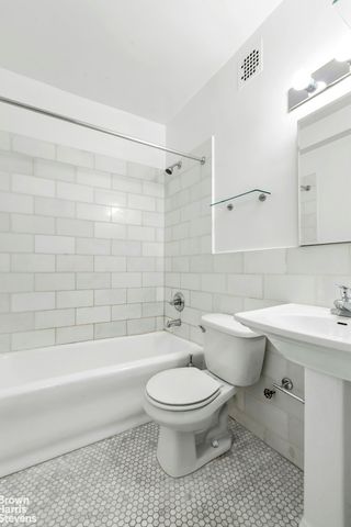 24 5th Ave Apt 818, New York City, NY 10011