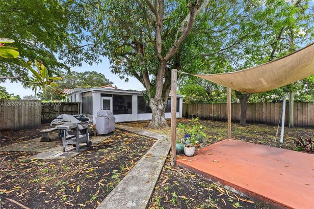 1450 SW 25th Ave, Miami, FL 33145