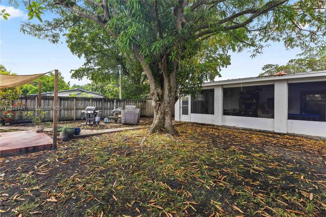 1450 SW 25th Ave, Miami, FL 33145