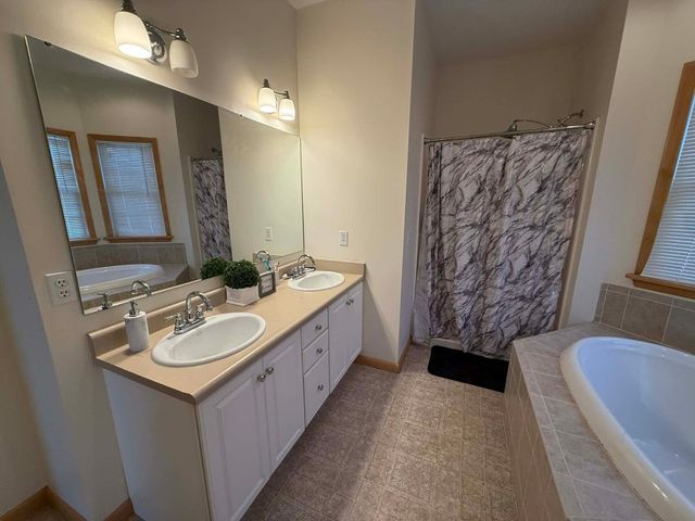 6095 MEADOWLAND Circle 124, Erie, PA 16509