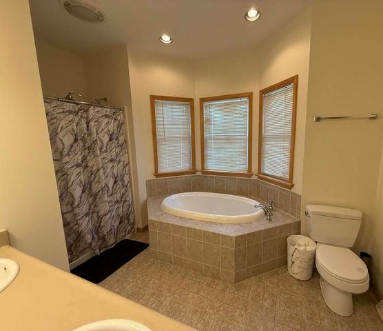 6095 MEADOWLAND Circle 124, Erie, PA 16509