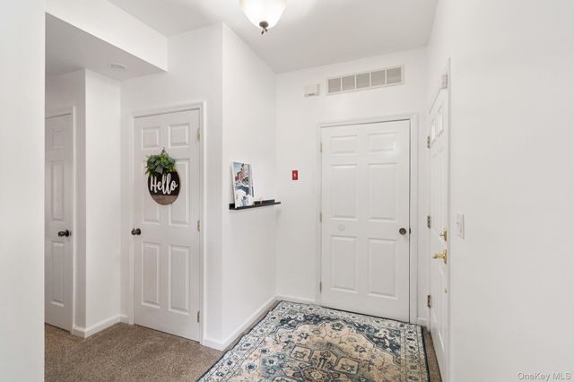 29 Daremy Circle 2e, Medford, NY 11763