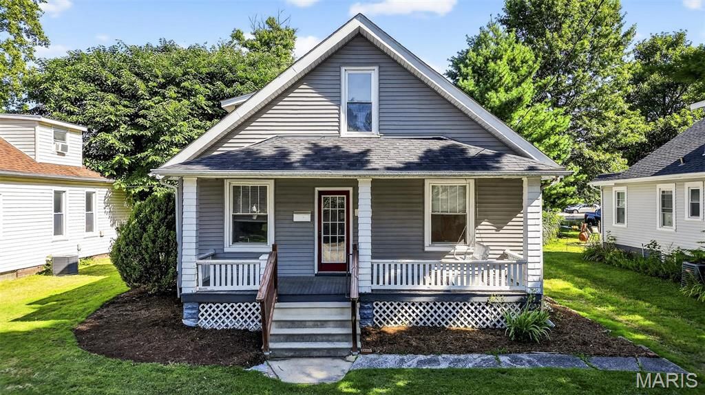 313 W Linden Street, Edwardsville, IL 62025