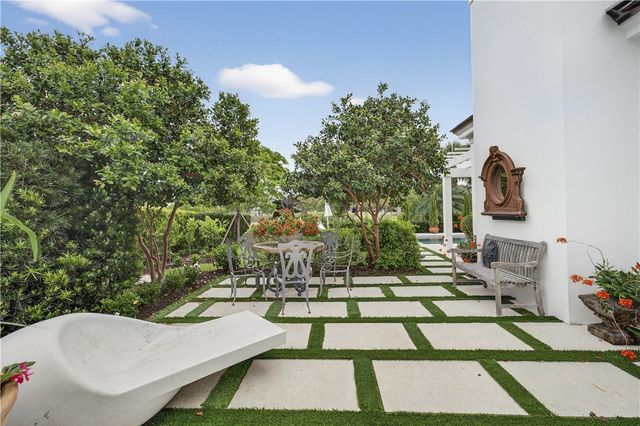 140 Island Creek Drive, Vero Beach, FL 32963