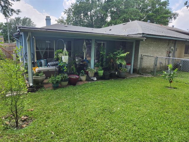 4014 N Windrift Drive, Houston, TX 77066