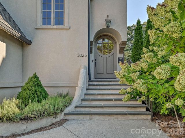 3025 Hanson Drive, Charlotte, NC 28207