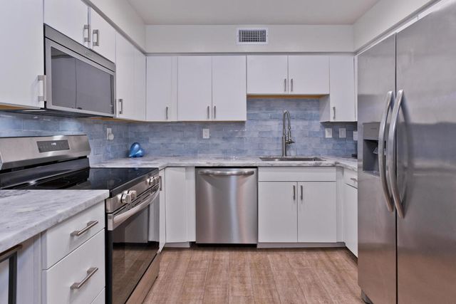 1221 Sunflower Lane, Palm Springs, CA 92262