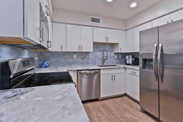 1221 Sunflower Lane, Palm Springs, CA 92262