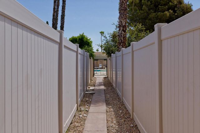 1221 Sunflower Lane, Palm Springs, CA 92262